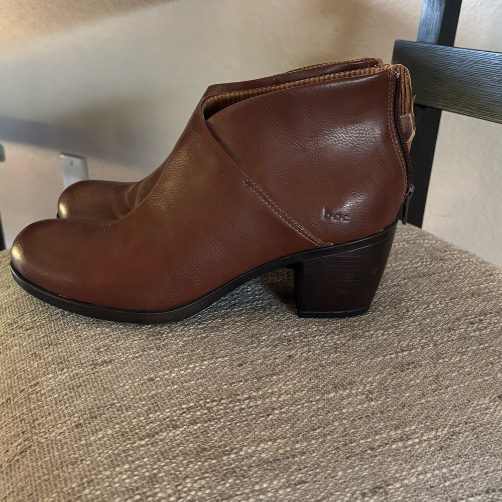 boc Women's Brown Leather Ankle Booties with Block Heel
